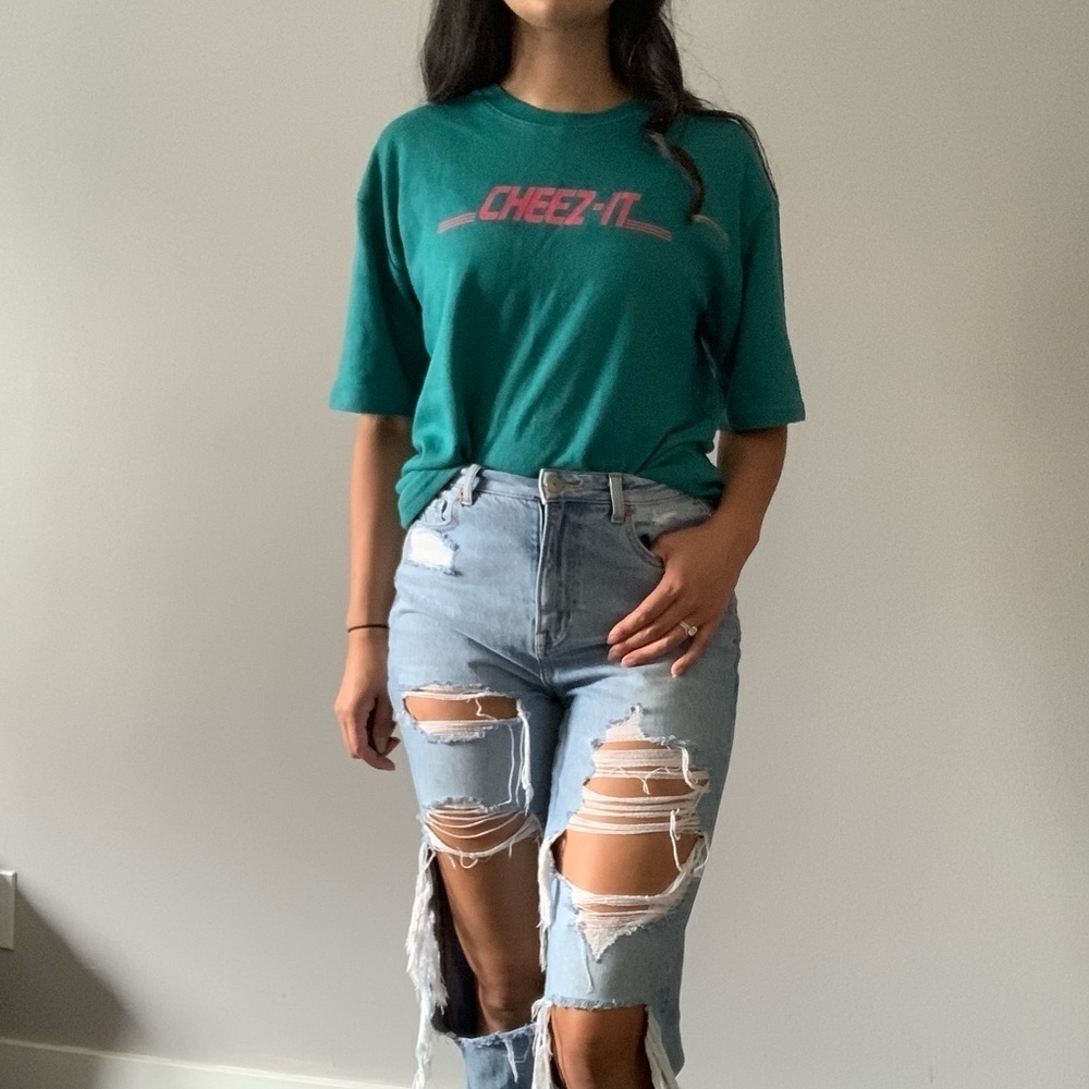 🧀 Vintage Cloud House Design Workers CHEEZ-IT Teal  T-shirt 🧀